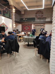 Интеллектуальные игры среди мусульман в хальяльном кафе "Сундук"